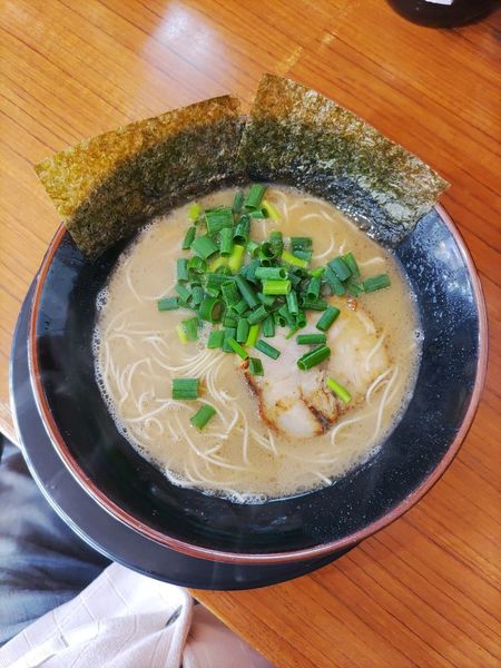「ラーメン(ﾊﾞﾘｶﾀ)  ｷｸﾗｹﾞ抜き」@博多長浜らーめん ぼたんの写真