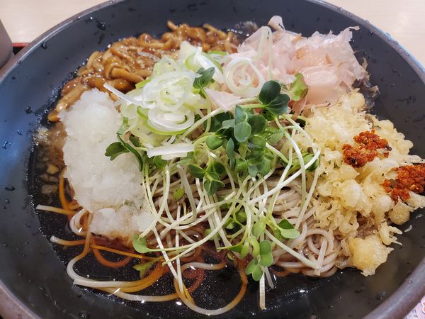 「冷し ぶっかけ なめこそば」@ゆで太郎 関内ベイスターズ通り店の写真