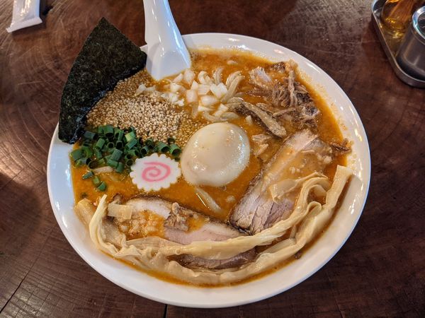 「辛みそラーメン（大盛り）850円＋100円（味玉はサービス）」@69treeの写真