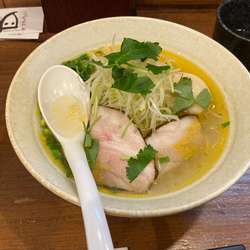 鶏葱塩そば（煮卵）