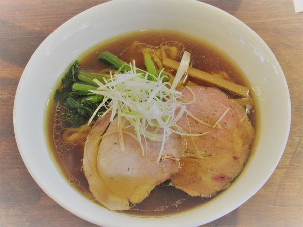 「醤油ラーメン（900円）」@空の青とひまわり畑の写真