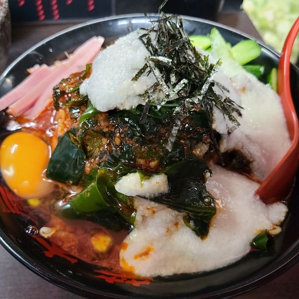 「月見とろろ旨辛冷やし中華」@元祖旨辛系タンメン 荒木屋の写真