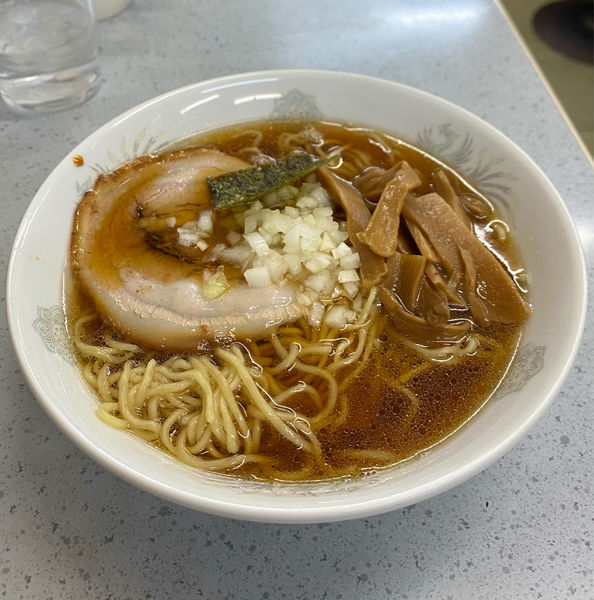 「ラーメン(並)・国産蕎麦粉入りの中細麺で¥450」@丸幸の写真