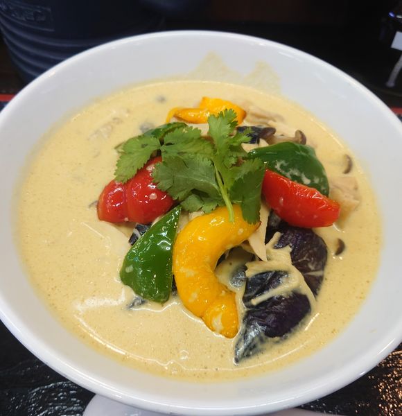 「グリーンカレーラーメン1130円」@味八宝の写真