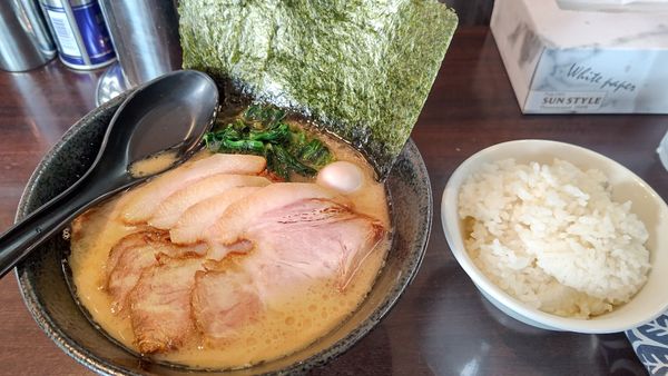 「醤油チャーシューメン+ライス」@ラーメン 西輝家の写真