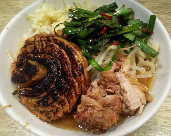 「ラーメン　+　炙り豚　+　辛ニラ」@MEN YARD FIGHTの写真