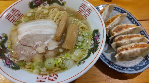 「中華そば390円　餃子190円」@活龍大衆麺処 真壁屋の写真