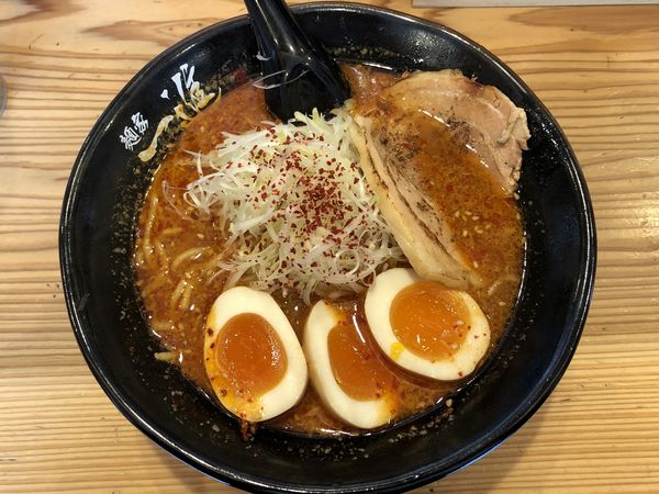 「赤辛味噌らーめん￥７９０　＋　味玉（１玉）￥１１０」@麺家一進の写真