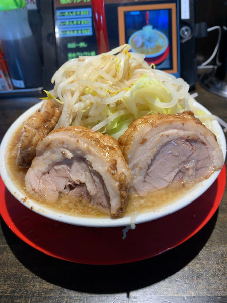 「中ラーメン+豚二枚」@麺と飯 トンじろの写真
