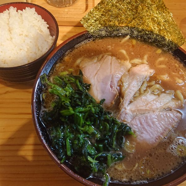 「ラーメン800円(硬め)、ライス100円」@秋葉原ラーメン わいずの写真