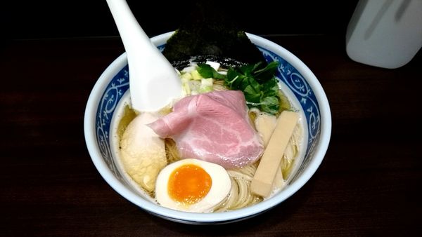 「白醤油煮干しそば_760円」@寿製麺 よしかわ 西台駅前店の写真