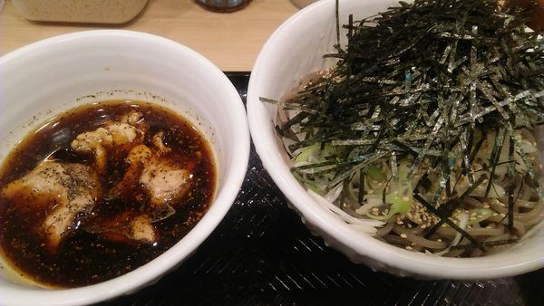 「鶏そば 850円」@なぜ蕎麦にラー油を入れるのか。 秋葉原2号店の写真