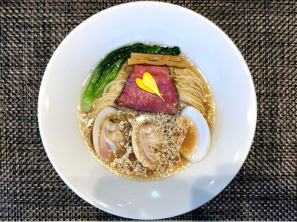 「★＜2周年限定＞九十九里はまぐり中華蕎麦🍜¥1,800」@宍道湖しじみ中華蕎麦 琥珀 東京本店の写真