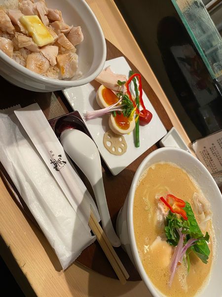 「特製鶏白湯醤油SOBA +鶏チャーシューバターご飯」@銀座 篝 本店の写真