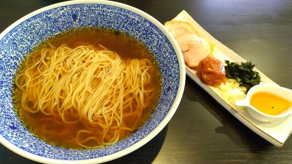 「冷たい煮干しらーめんwith南高梅」@麺＆cafe Coi.Coi.の写真