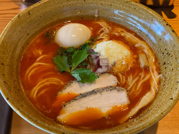 「赤姫ラーメン＋味玉 950円」@麺屋 かぐやの写真