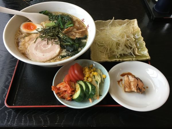 「醤油ラーメン(680¥)」@らーめん酒場 呑気の写真