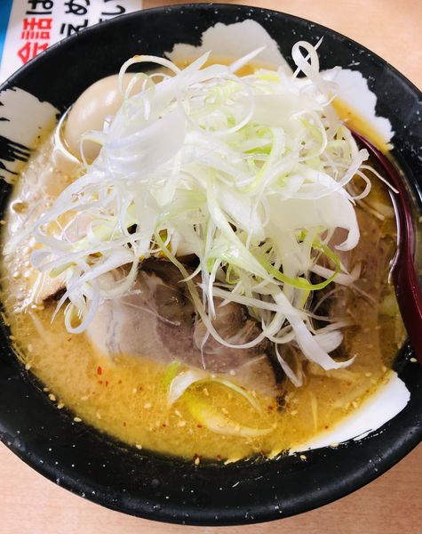 「ネギ味噌チャーシューメン(煮玉子)1080円」@らーめん輝の写真