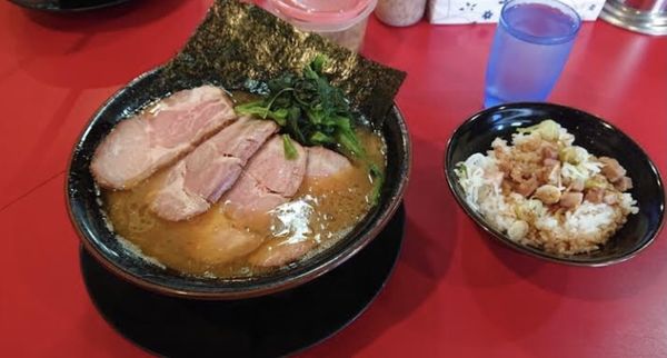 「チャーシュー麺、賄い飯」@家系ラーメン とらきち家の写真