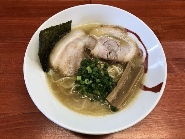 「和風とんこつらーめん　￥７００」@らーめん・油そば 笑びすの写真