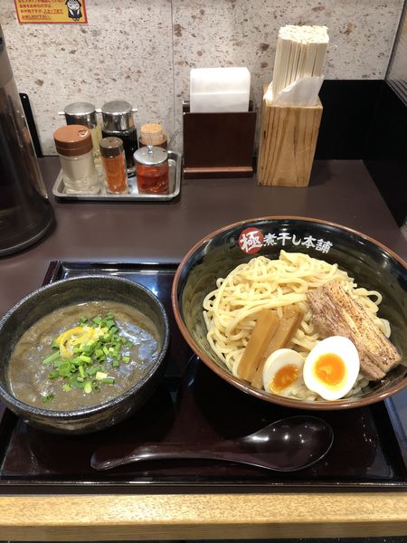 「極厚煮干し豚骨つけ麺　味付き玉子（大盛り）」@極煮干し本舗 久喜店の写真
