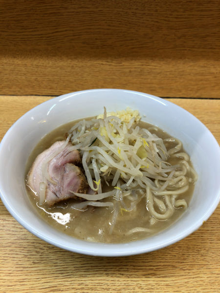 「ラーメン 780円　麺半分 ヤサイ少な目にんにく」@ラーメン二郎 環七新新代田店の写真