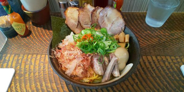 「あぶらそば大盛+ちゃーしゅう」@らーめん 瞠 恵比寿店の写真