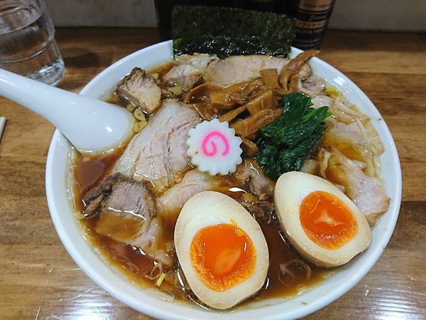 「醤油チャーシュー麺味玉大盛り」@オランダ軒の写真