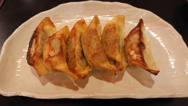 「焼餃子　３３０円＋消費税」@王虎の写真
