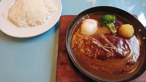 「（ランチ）カレー煮込みハンバーグ　１１５０円　※」@レストランこはくの写真
