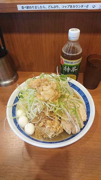 「特製ラーメン（大）味ネギ」@びんびん豚 坂戸店の写真