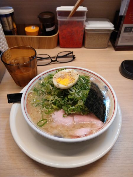 「ネギ濃厚豚骨ラーメン　1000円」@空ノ色 王子店の写真