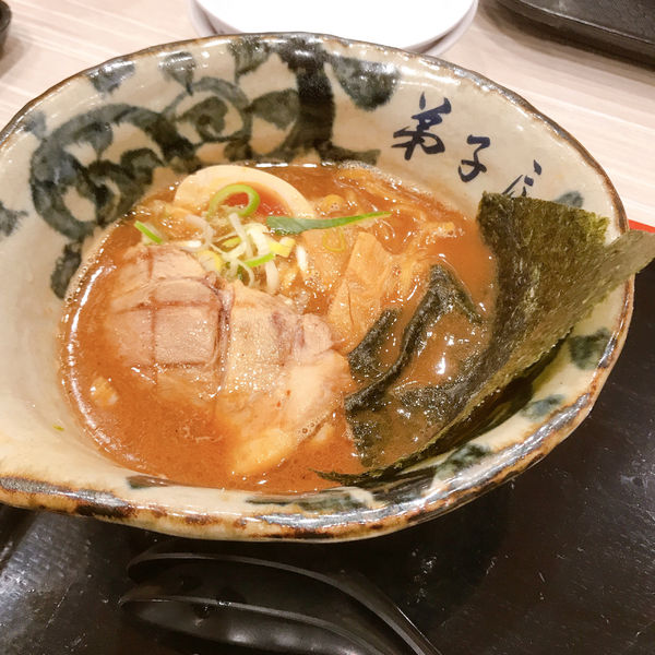 「魚介しぼり醤油」@弟子屈ラーメン 札幌北広島店の写真