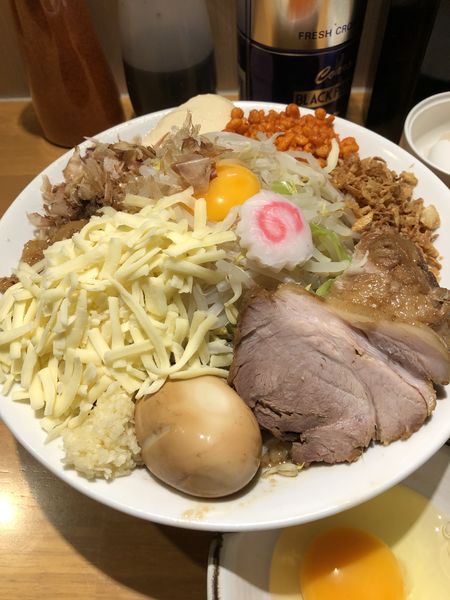 「まぜそば(大)+チーズ+生たまご」@麺屋 神工の写真