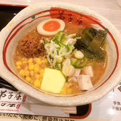 味噌ラーメン　コーンバタートッピング