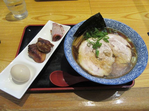「チャーシューつくば醤油らぁ麺（１２００円）」@つくば麺屋こうじの写真