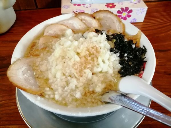 「チャーシューメン 中油 たまねぎ」@らーめん 滋魂の写真