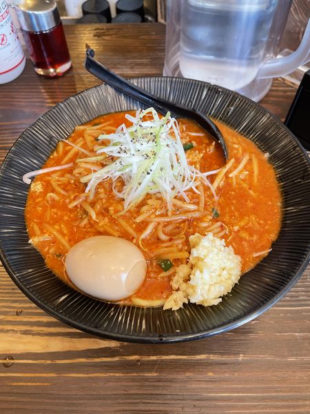 「辛味噌ラーメン、大盛り、ニンニク、味玉(サービス)」@大塚屋の写真