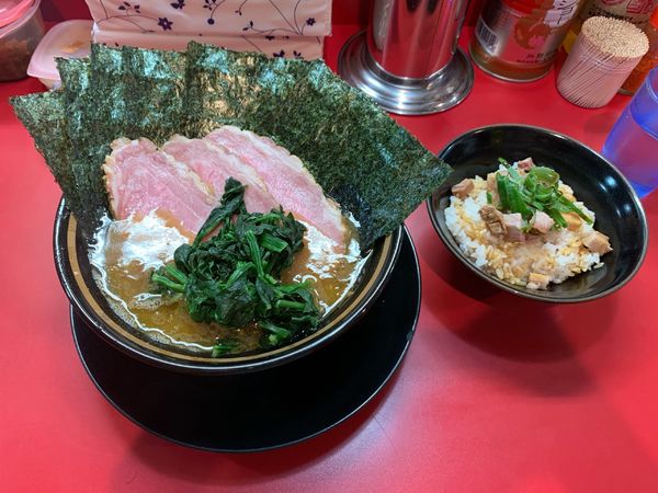 「チャーシュー麺(海苔トッピング)　半まかない飯」@家系ラーメン とらきち家の写真