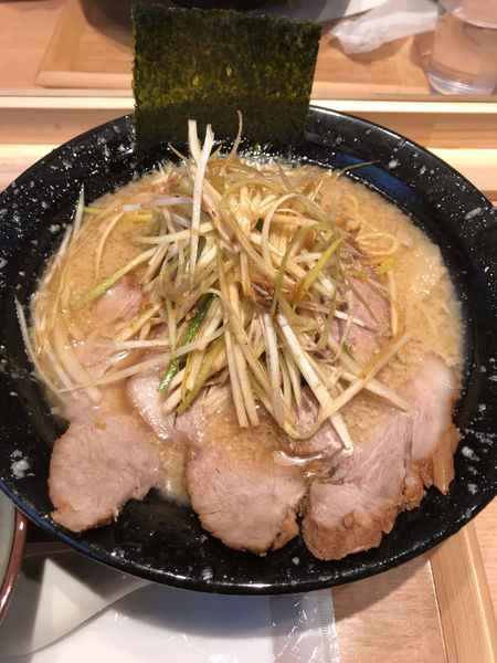 「[王道家×こってりらーめん誉]ネギチャーシューメン(味噌)」@ラーメンWalkerキッチンの写真