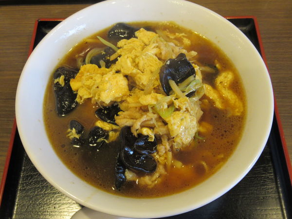 「豚肉卵きくらげラーメン（858円）」@中華料理 おやきの写真