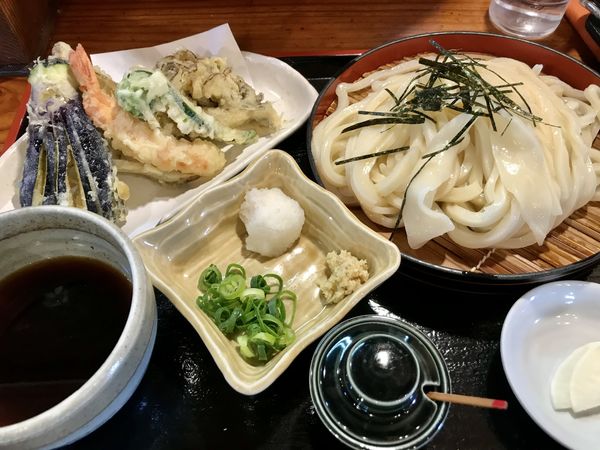 「季節の天ぷら盛り合せ ざる￥1,280」@手打ちうどん 自遊席の写真