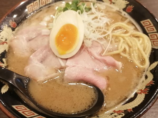 「魚豚骨ラーメン¥900」@魚と豚と黒三兵 御徒町店の写真