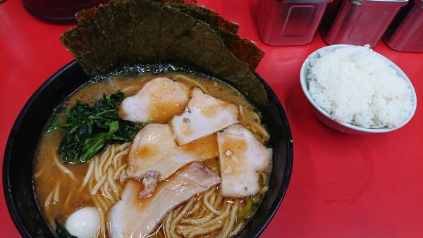 「醤油チャーシュー麺」@壱六家 上大岡店の写真