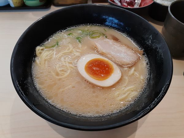 「博多とんこつラーメン」@はま寿司 新百合ヶ丘駅前店の写真
