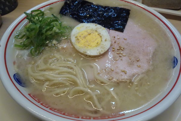 「濃厚豚骨ラーメン」@空ノ色 王子店の写真