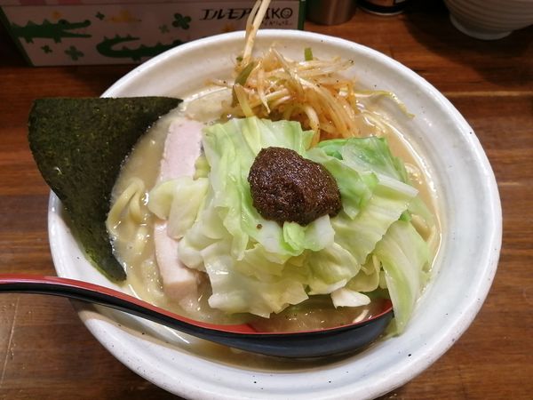「熟成練り醤油らーめん　800円　大盛」@『   』（無銘）の写真