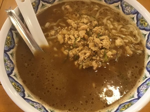 「濃厚醤油ラーメン930円(クーポンで鎮江黒酢プレゼント)」@中国ラーメン 揚州商人 アクロスプラザ柏大山台店の写真