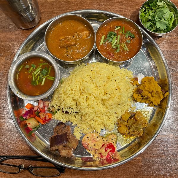 「南インド “ミールス”（あいがけ）レモンライス変更」@Spice Corner Benzieの写真