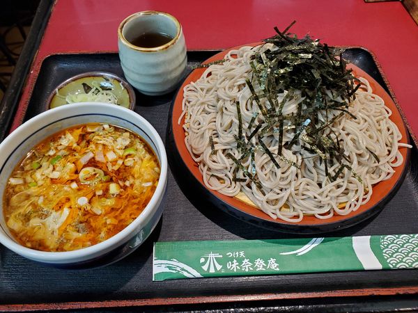 「肉辛味せいろそば」@味奈登庵 山下店の写真